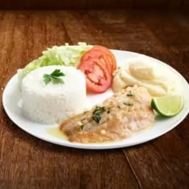 Prato Feito de Filé de Peixe com Purê de Batata